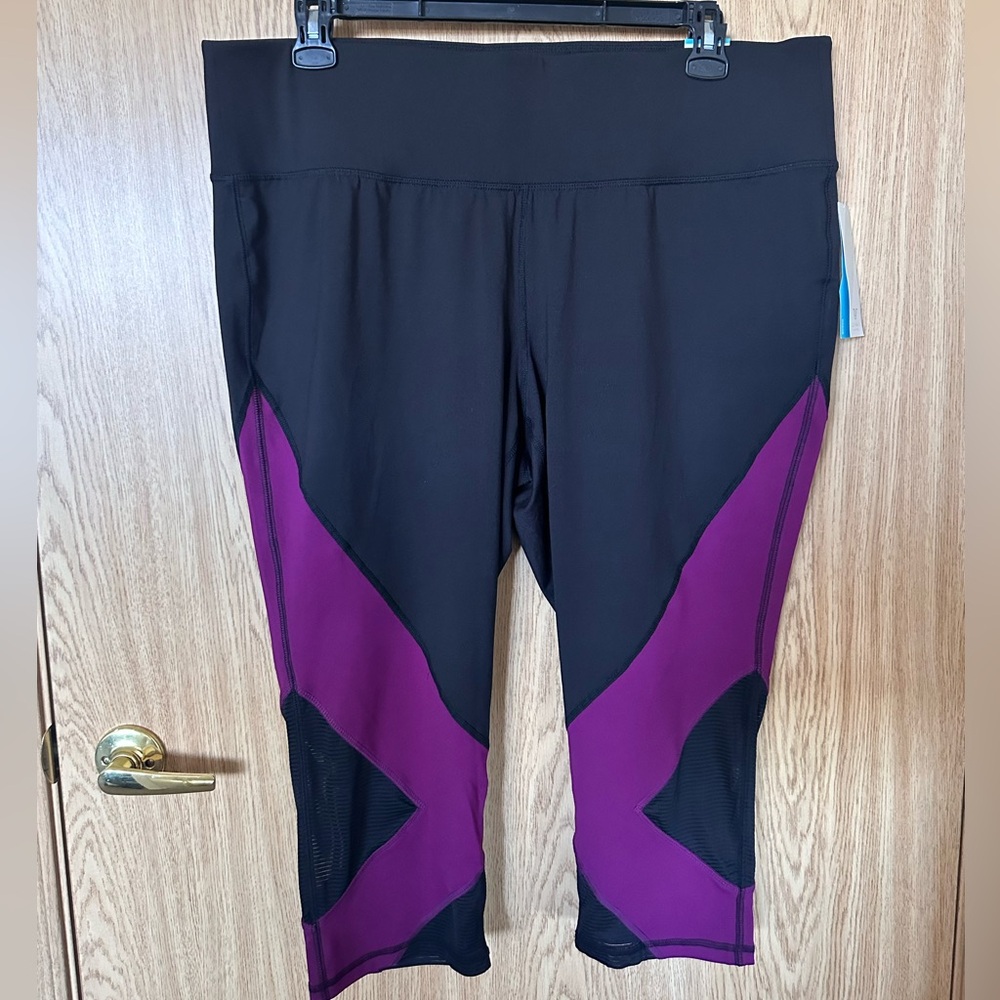 New Livi Active Black/Purple Capri Sport Leggins Women’s 22/24